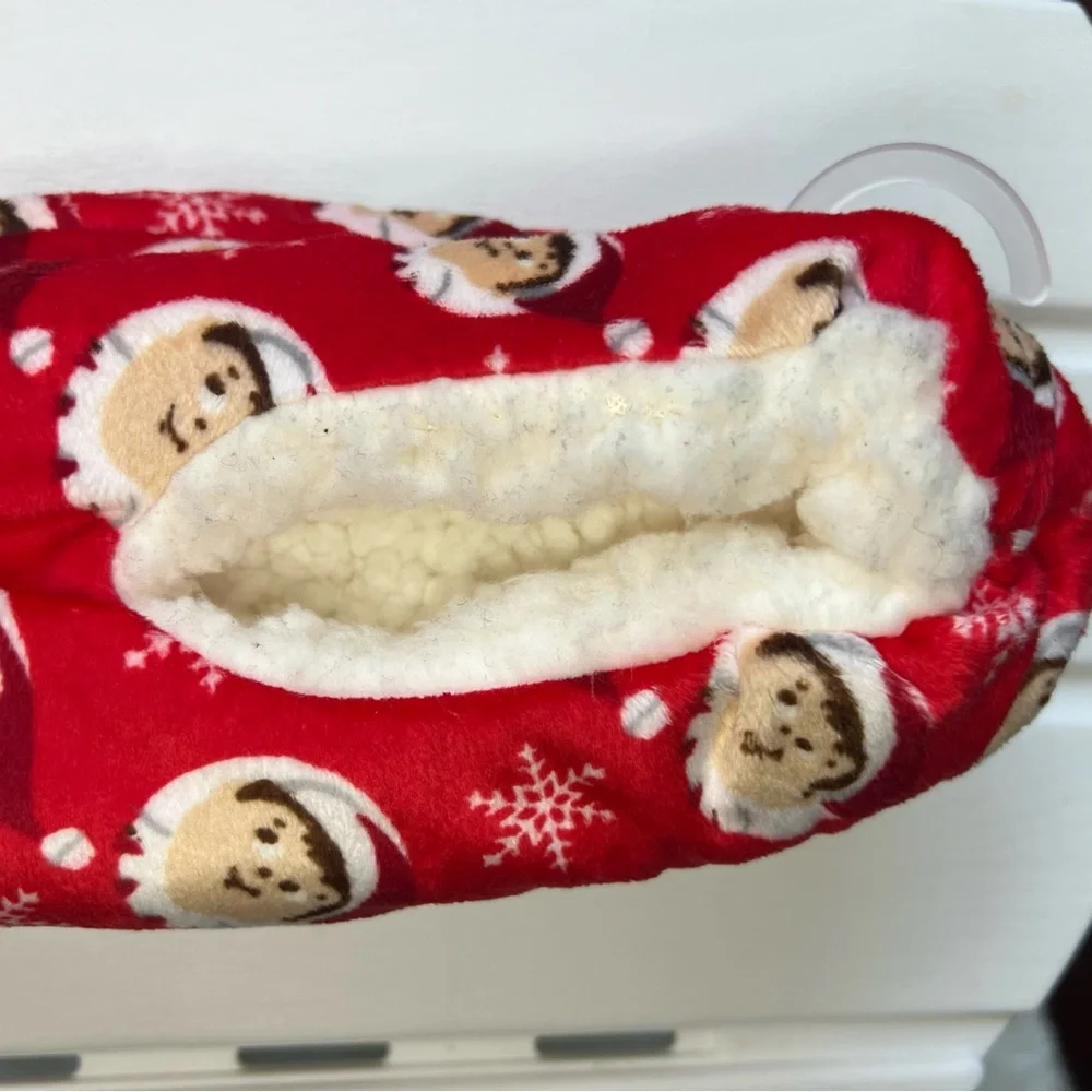 NWOT‎ Fuzzy Bobbs Slipper Socks